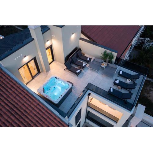 Luxury rooftop jacuzzi duplex apartment