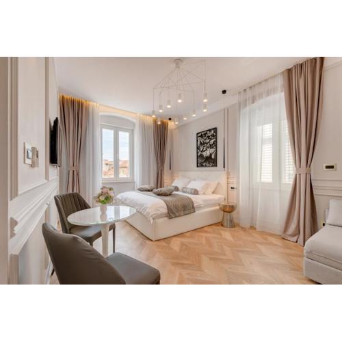 Luxury Rooms L\