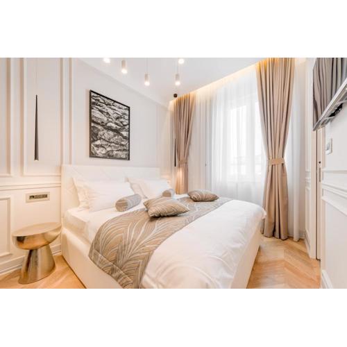 Luxury Rooms L\