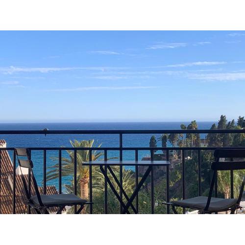 Luxury Sea View 2 Bedroom apartment by Maison Jaken