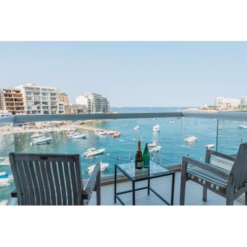 Luxury Sea View Apartment in Prime Location