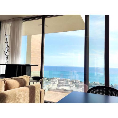 Luxury sea view apartment with private beach just a few steps from the center
