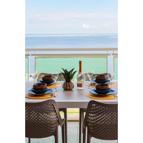 Luxury Seafront 3BR with Pool by ArcoBnb