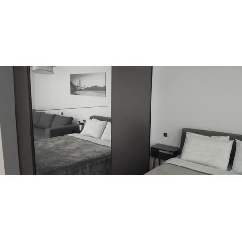 Luxury Semi-Basement Suite Athens