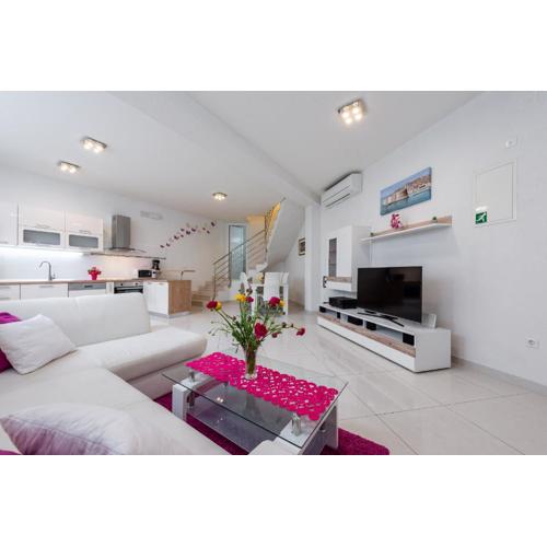 Luxury Sensation spacious & free private garage