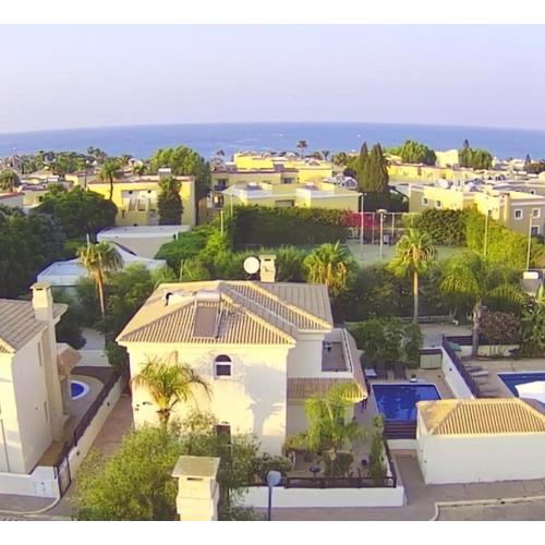 Luxury spacious holiday Villa with heated swimming pool