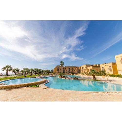 Luxury Stay with Jacuzzi, BBQ and Huge Pool