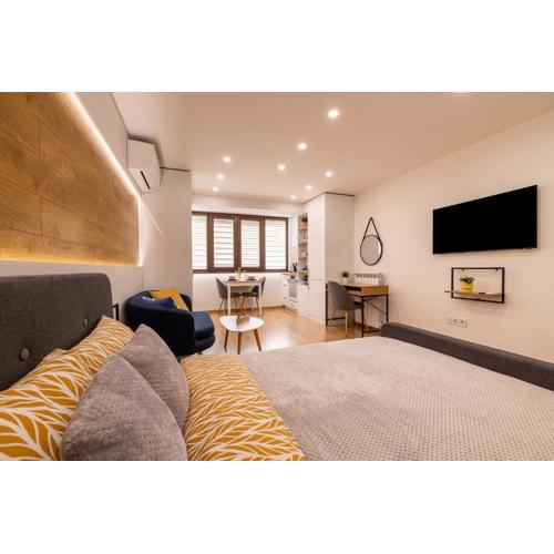 Luxury Studio Living High-End Amenities and Great Location by Flat Mаnager