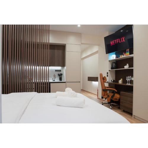Luxury Suite 100m from Shore and Tram