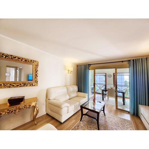 Luxury unique central flat with 2 swimming pools
