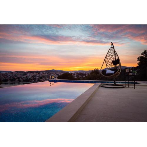 Luxury Villa Black Pearl with Pool