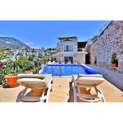 Luxury Villa Close to the Beach 7884