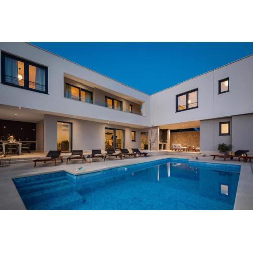 Luxury Villa Encanto with Heated Pool