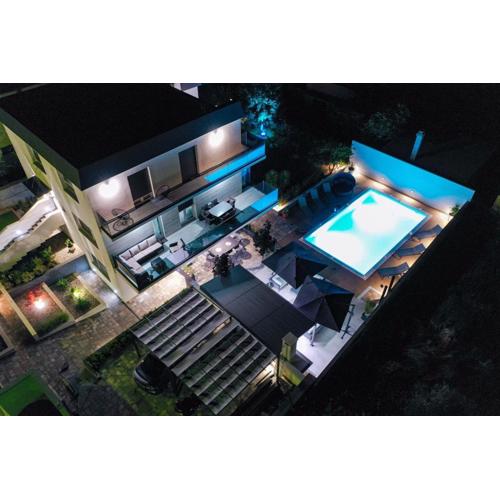 Luxury Villa Experience in Center of Zadar with heated pool and Jacuzzi