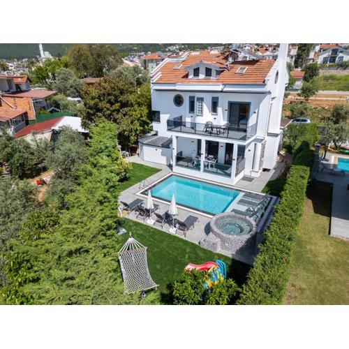 Luxury villa in the center of Hisaronu