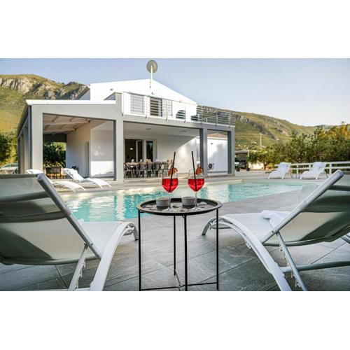 Luxury Villa La Perla - Castellammare del golfo with Pool, Garden and Parking
