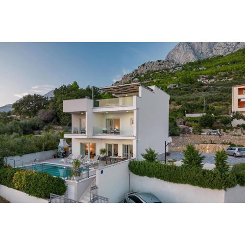 Luxury villa Mae in Makarska, pool and gym