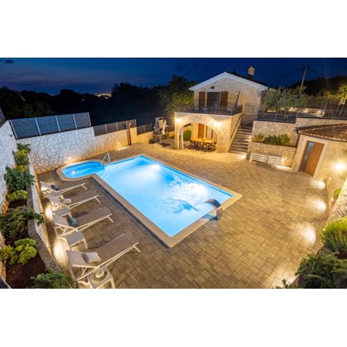 Luxury Villa Petros