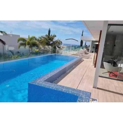 Luxury Villa Rebeka - Heated Pool and Jacuzzi