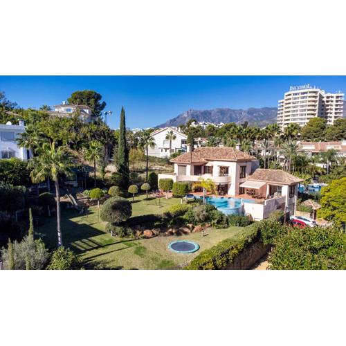 Luxury Villa Robledal By Mabiente - Views of the sea and the golf course