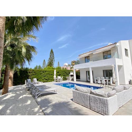 Luxury villa Roma near the beach