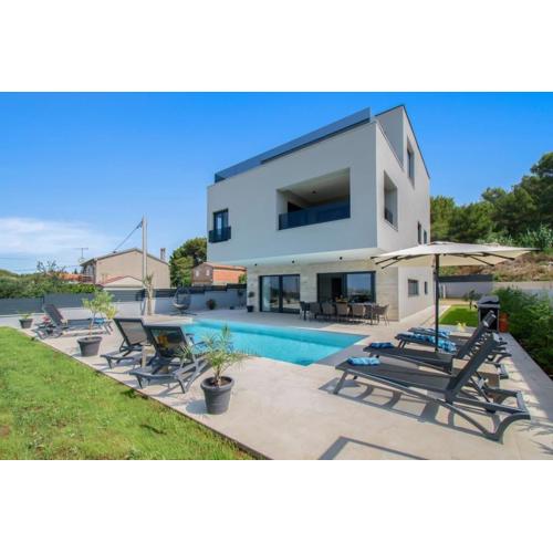 Luxury Villa Sabina with a view of Pula