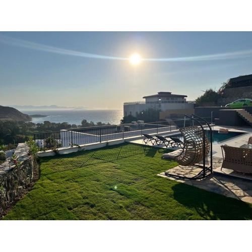Luxury villa sea view with pool