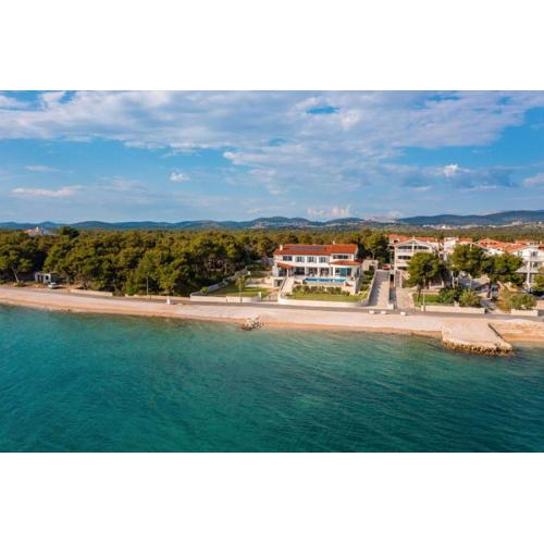 Luxury Villa Sea Whisper with private pool, sauna, jacuzzi and gym by the sea - Šibenik