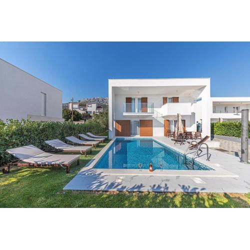 Luxury Villa Tina with private heated pool