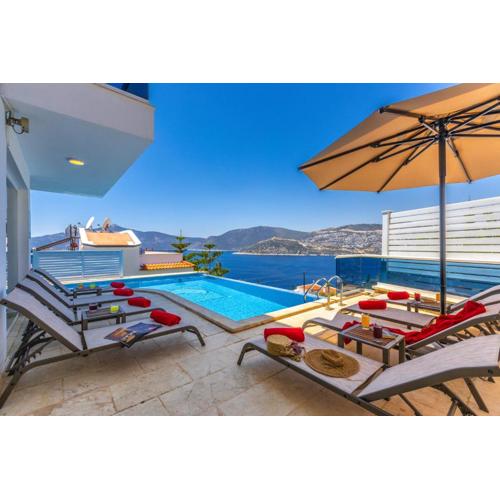 Luxury Villa very close to beach, amazing sea views, heated salt-water pool