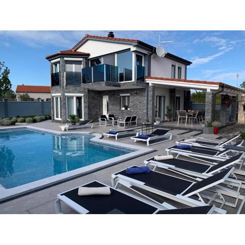 Luxury villa with a swimming pool Fazana - 21792