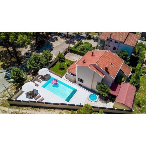 Luxury villa with a swimming pool Zadar - Diklo, Zadar - 22230