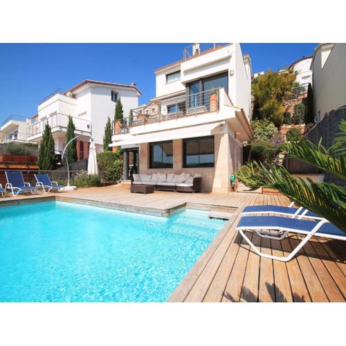 Luxury villa with amazing sea view