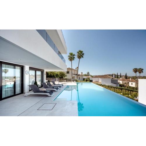 Luxury Villa with Breathtaking Views in Marbella By Lodgerstrip