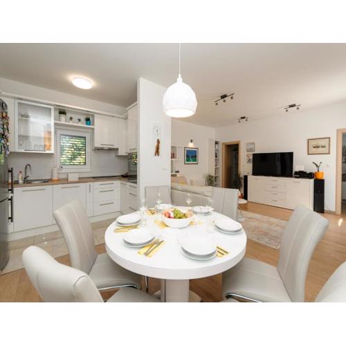 Luxury Villa with Heated Pool, Terrace, and Outdoor Amenities for Relaxation - Five Bedroom Villa