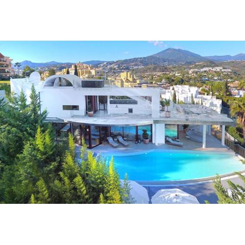 Luxury Villa with Jacuzzis near Puerto Banús