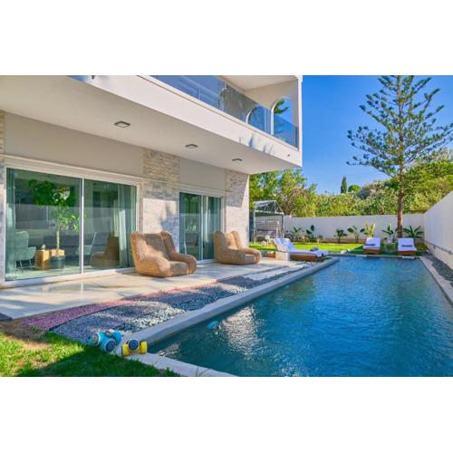 Luxury Villa with Pool, BBQ & Garden in Vouliagmeni