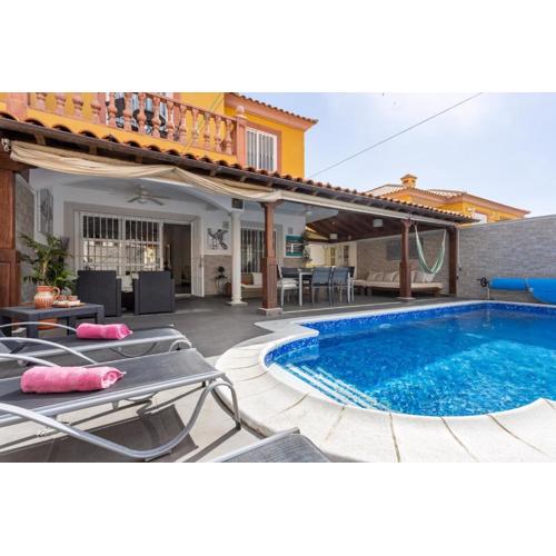 LUXURY VILLA WITH PRIVATE POOL WITH AIRCON,Playa del Duque