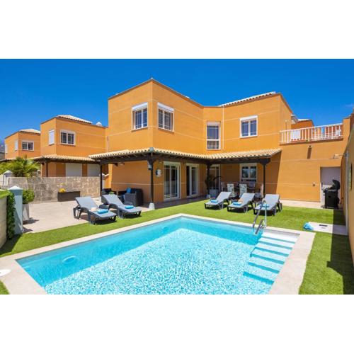 LUXURY VILLA with sea view, heated pool