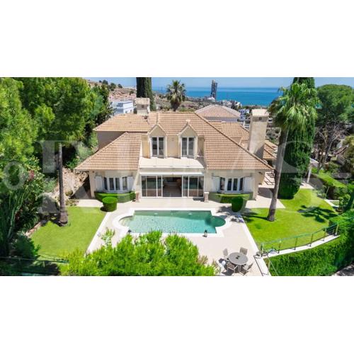 Luxury villa with sea views & terrace by REMS