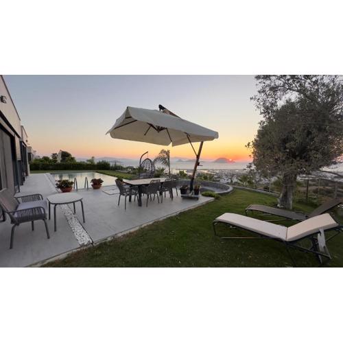 Luxury Villa with Stunning Sea View and Spectacular Sunsets