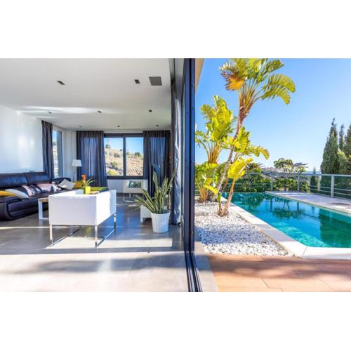 Luxury Villa with swimming pool and amazing views