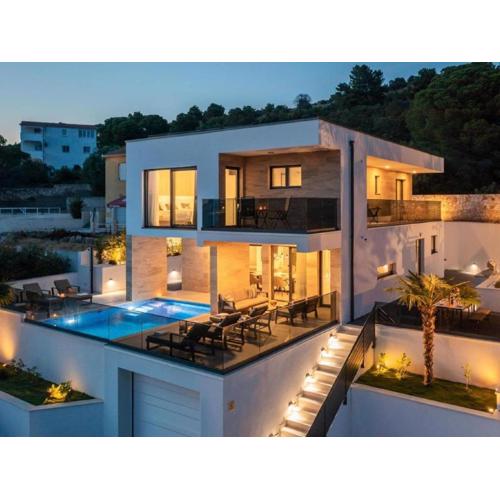 Luxury villa with swimming pool and sauna