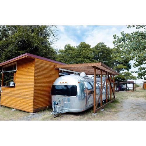 Luxury Vintage Airstream RV/Caravan Retro Charm Meets Comfort