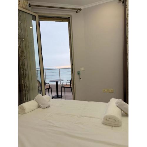 LuxurySeaview Apartment