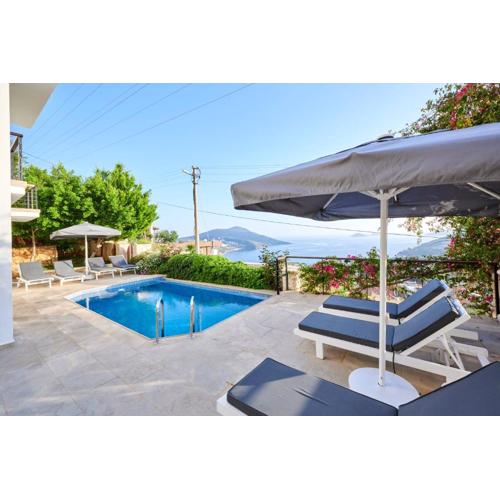 Luxus Villa Skyla mit 5 Schlafzimmern & Meer-Blick