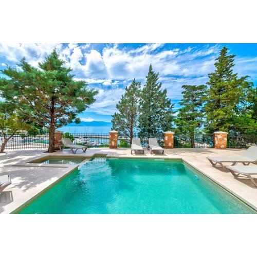 Luxusapartment mit Pool, Sauna, direkt am Meer