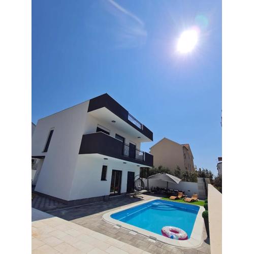 LuxVilla AURORA