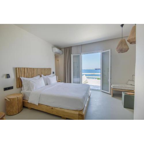 Lyra Sunset Suite