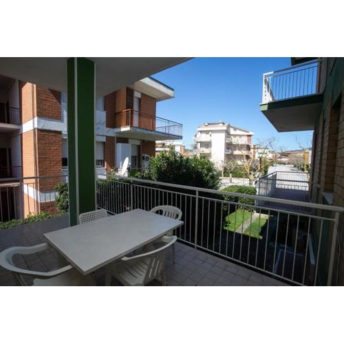 M027 - Marcelli, trilocale con terrazzo a 150 metri dal mare